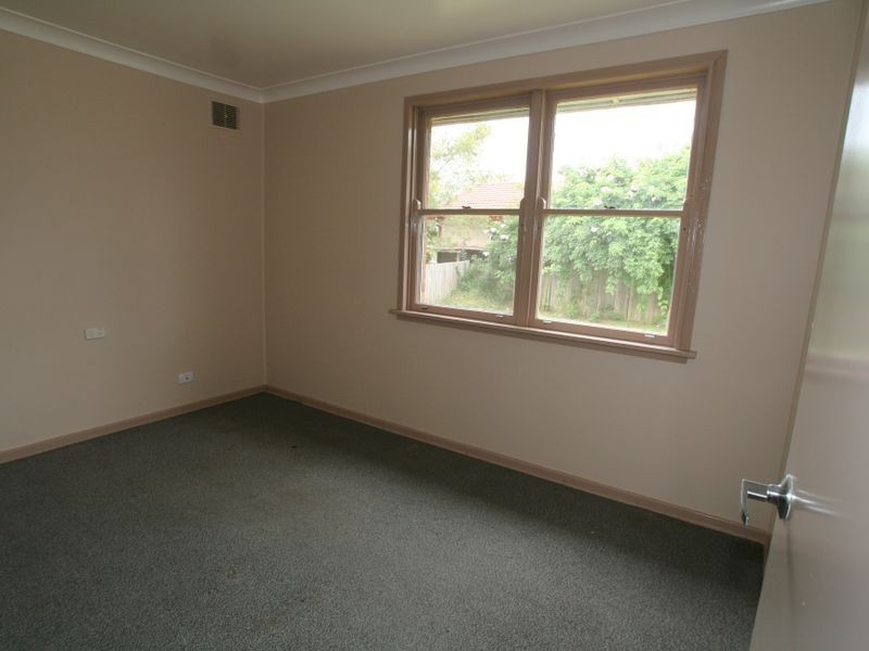 25 Sampson Crescent, Bomaderry NSW 2541