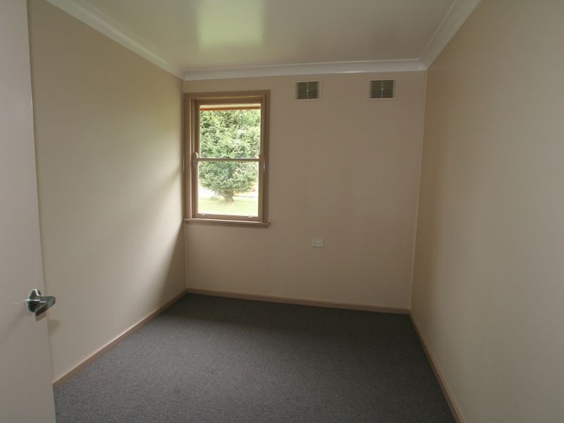 25 Sampson Crescent, Bomaderry NSW 2541