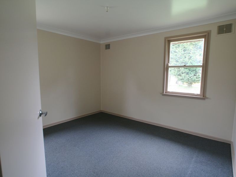 25 Sampson Crescent, Bomaderry NSW 2541
