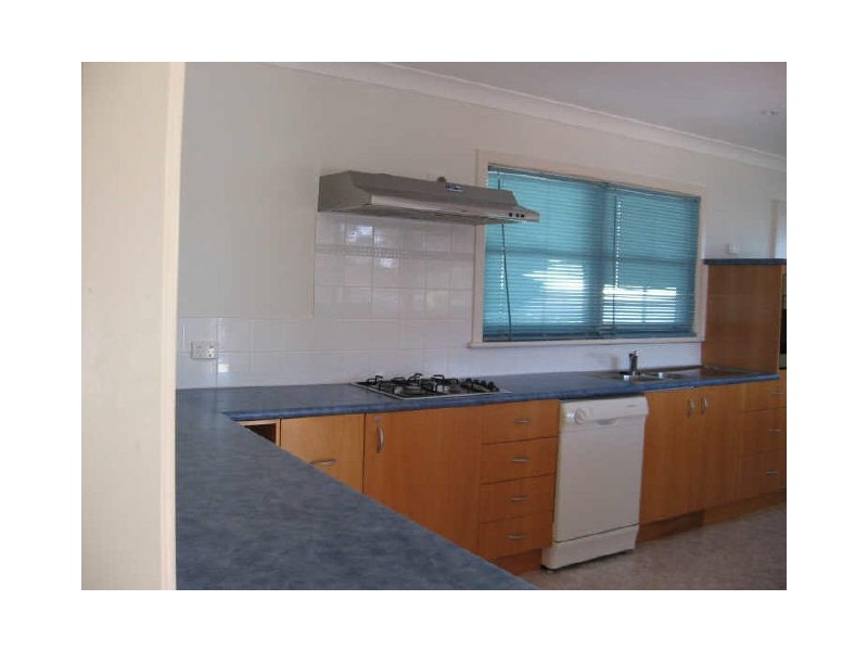 6 Albatross Road, Nowra NSW 2541