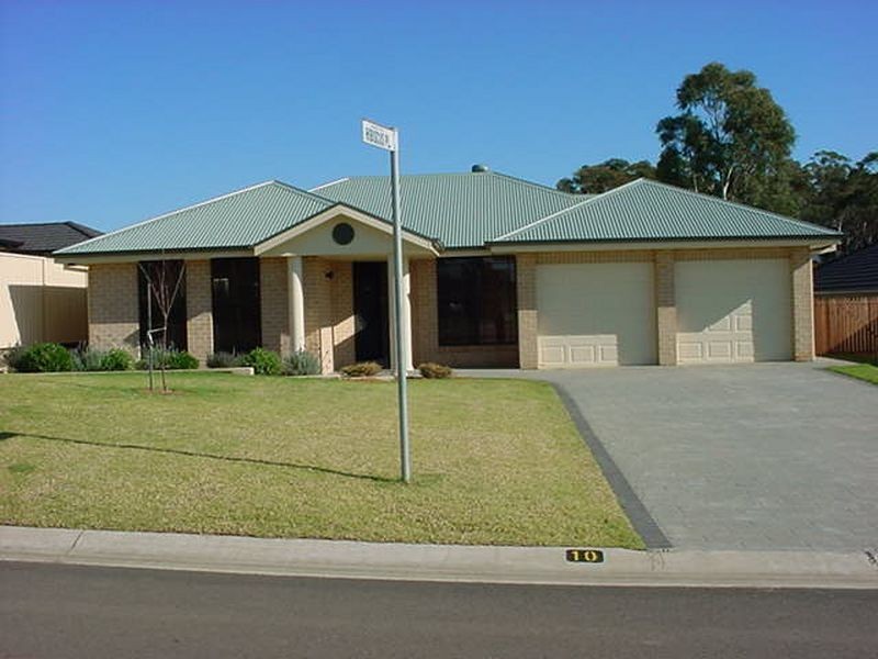10 Freesia Crescent, Bomaderry NSW 2541