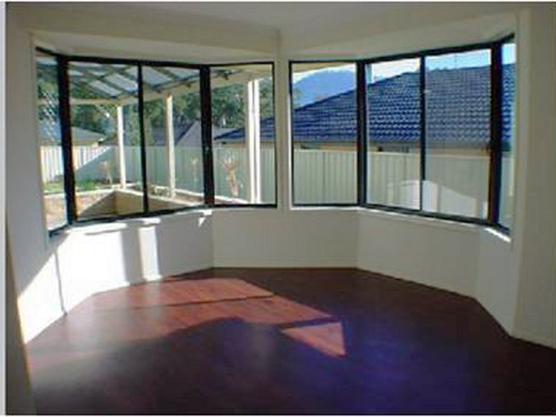 10 Freesia Crescent, Bomaderry NSW 2541