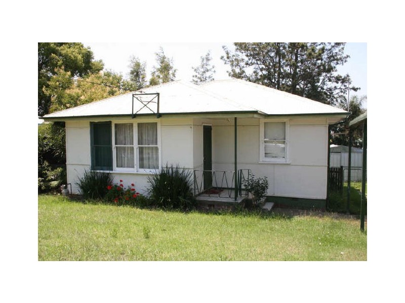 27 Young Ave, Nowra NSW 2541