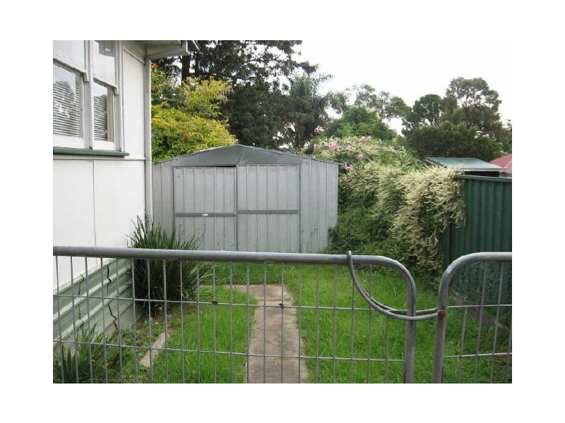 27 Young Ave, Nowra NSW 2541