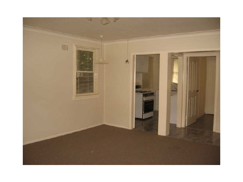 27 Young Ave, Nowra NSW 2541