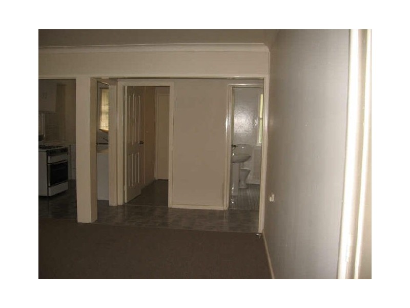 27 Young Ave, Nowra NSW 2541