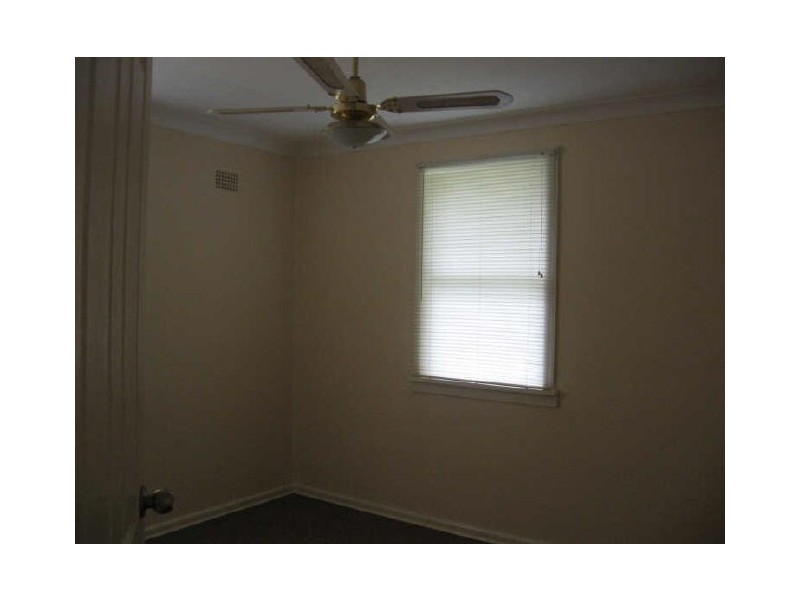 27 Young Ave, Nowra NSW 2541