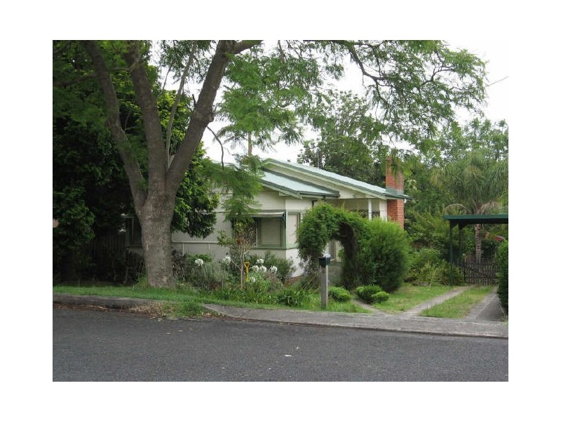 4 Mulgen Cres, Bomaderry NSW 2541