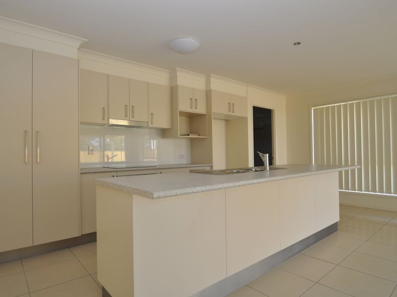 4 Dily Street, Hillcrest QLD 4118