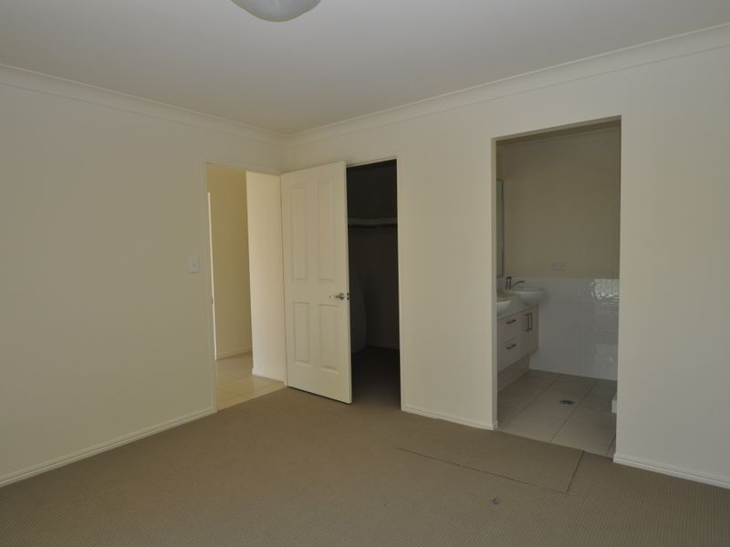 4 Dily Street, Hillcrest QLD 4118