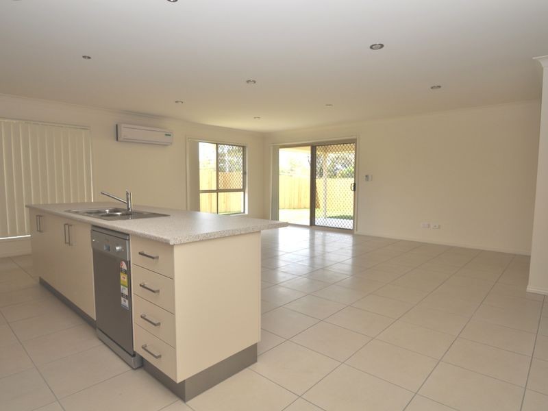 4 Dily Street, Hillcrest QLD 4118
