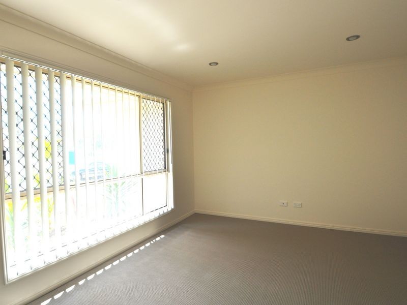 4 Dily Street, Hillcrest QLD 4118