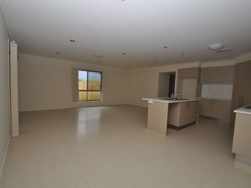 15 Dily Street, Hillcrest QLD 4118