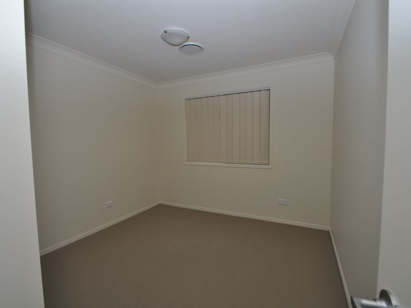 15 Dily Street, Hillcrest QLD 4118