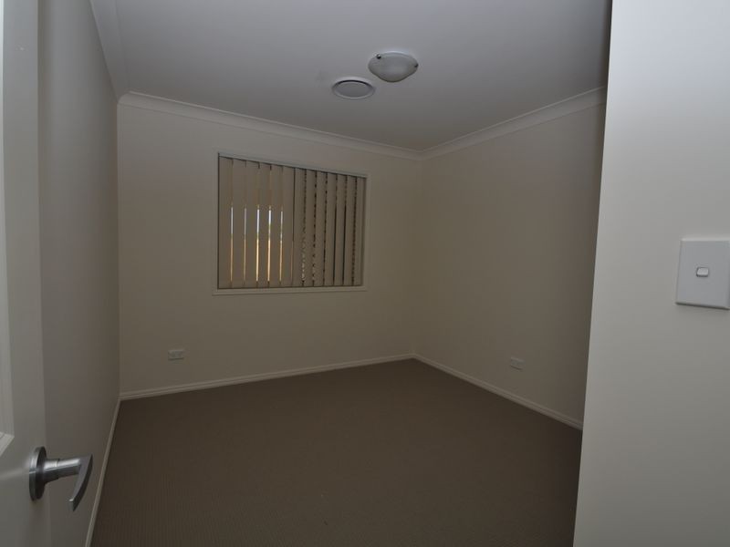 15 Dily Street, Hillcrest QLD 4118
