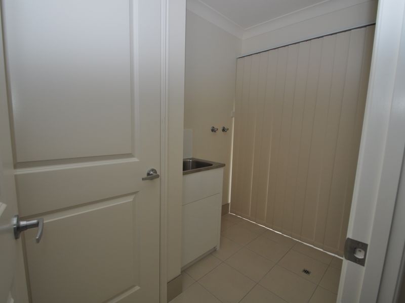15 Dily Street, Hillcrest QLD 4118