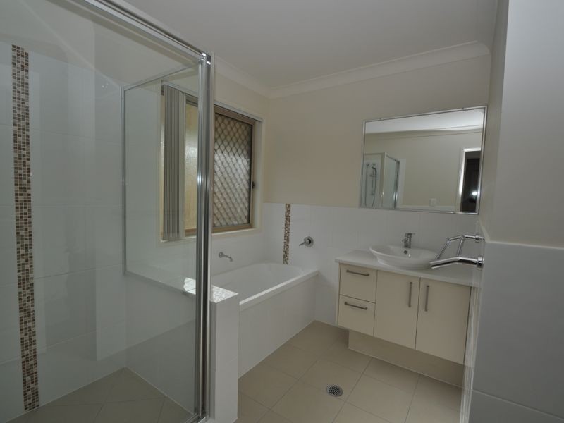 15 Dily Street, Hillcrest QLD 4118