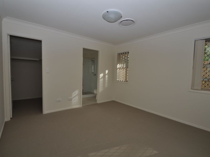 15 Dily Street, Hillcrest QLD 4118