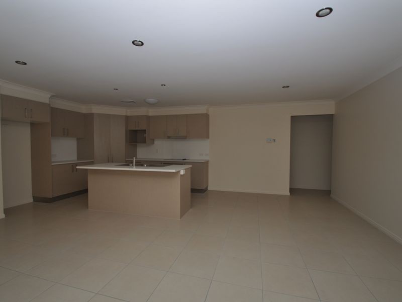 15 Dily Street, Hillcrest QLD 4118