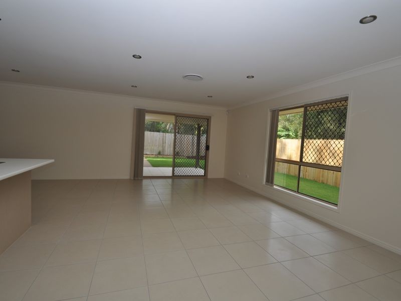 15 Dily Street, Hillcrest QLD 4118