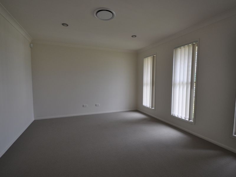 15 Dily Street, Hillcrest QLD 4118