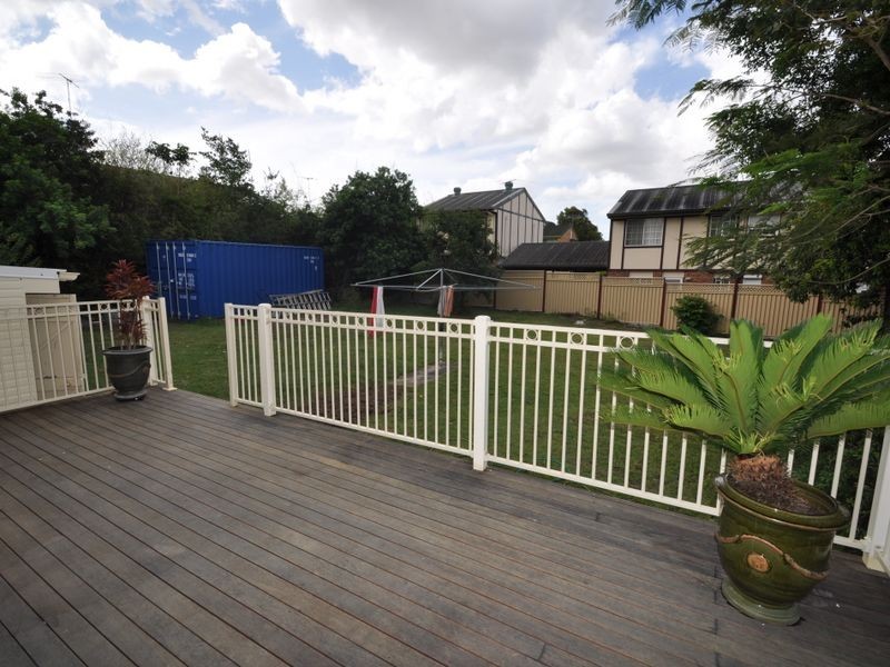 5 Smith Road, Woodridge QLD 4114