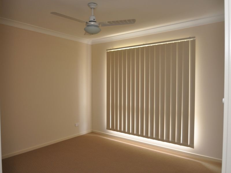 8 Dily Street, Hillcrest QLD 4118