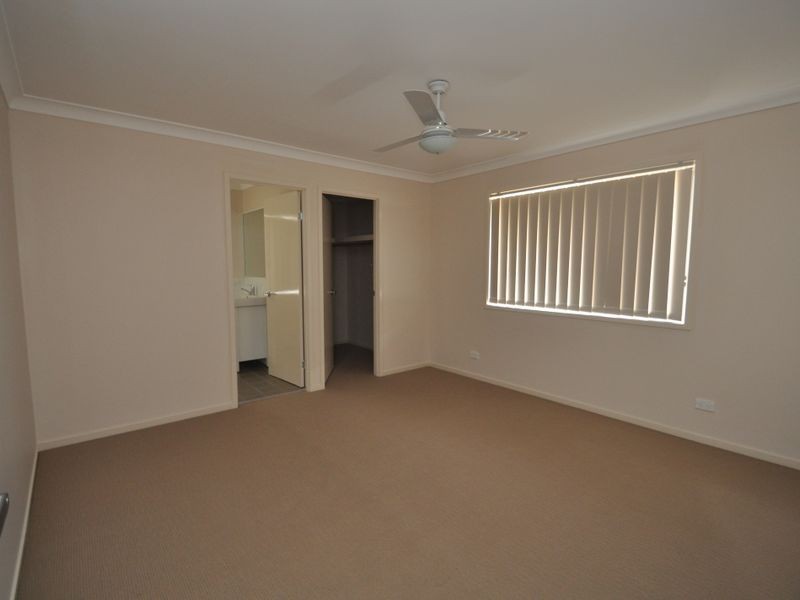 8 Dily Street, Hillcrest QLD 4118