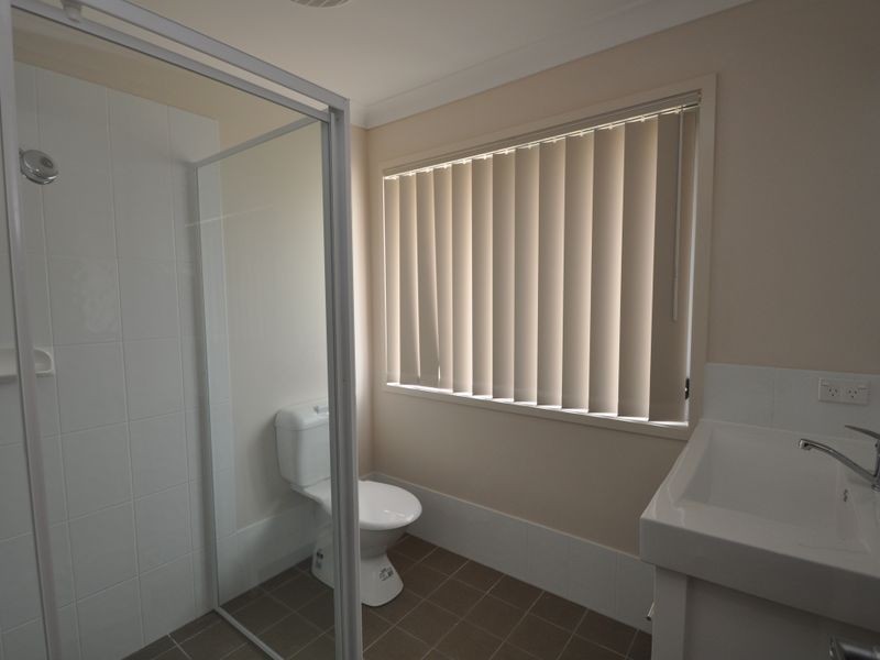 8 Dily Street, Hillcrest QLD 4118