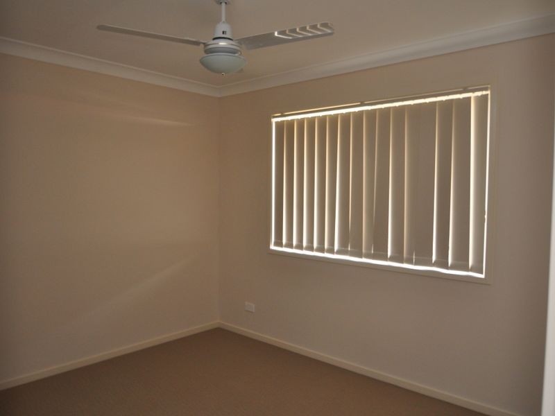 8 Dily Street, Hillcrest QLD 4118