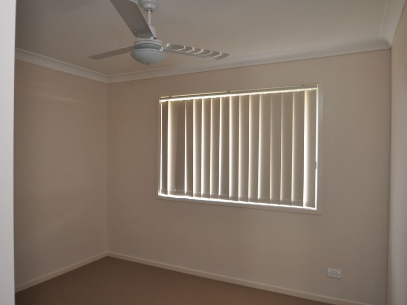 8 Dily Street, Hillcrest QLD 4118