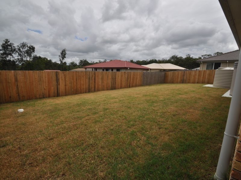 8 Dily Street, Hillcrest QLD 4118