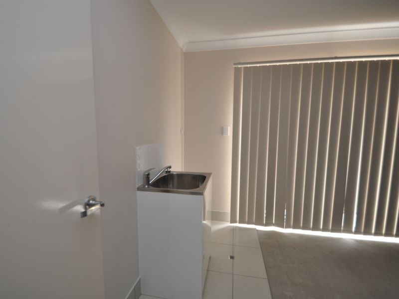 8 Dily Street, Hillcrest QLD 4118