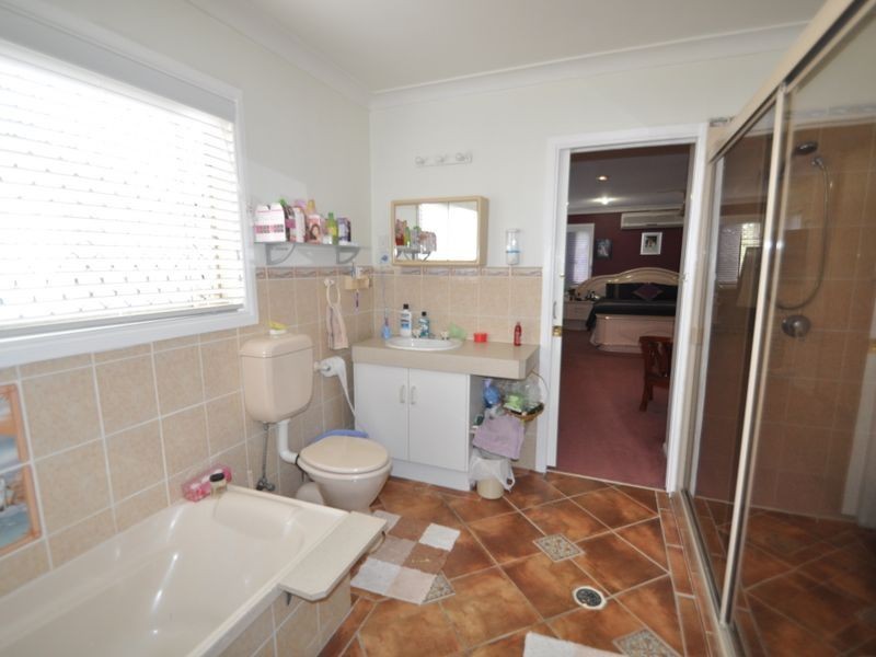 4 Mikaga Court, Woodridge QLD 4114