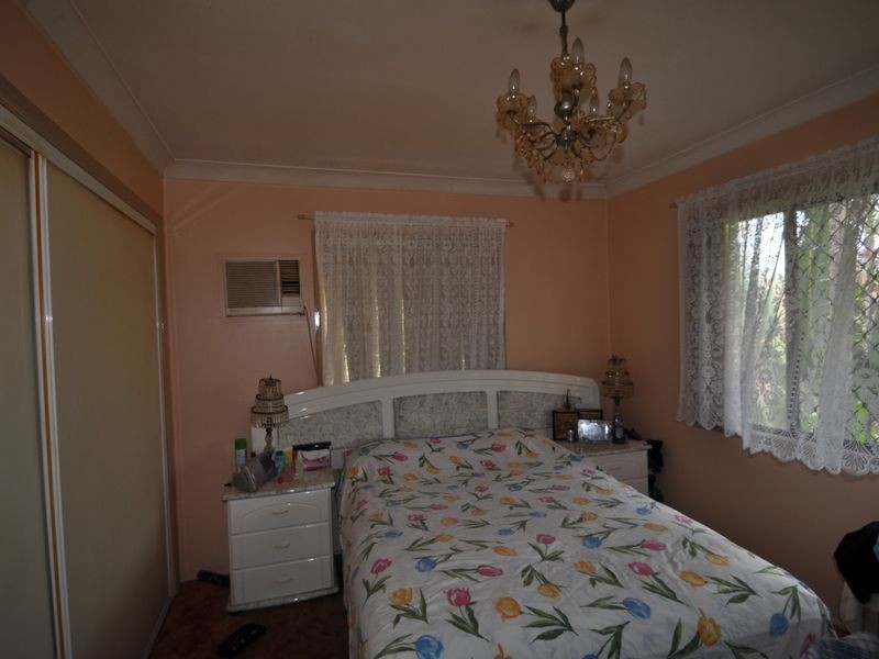 27 Defiance Road, Woodridge QLD 4114