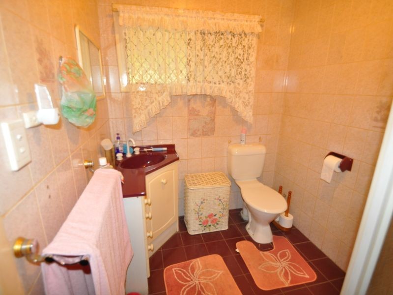 27 Defiance Road, Woodridge QLD 4114