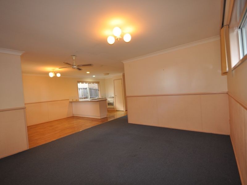 9 Kingfisher Close, Loganlea QLD 4131