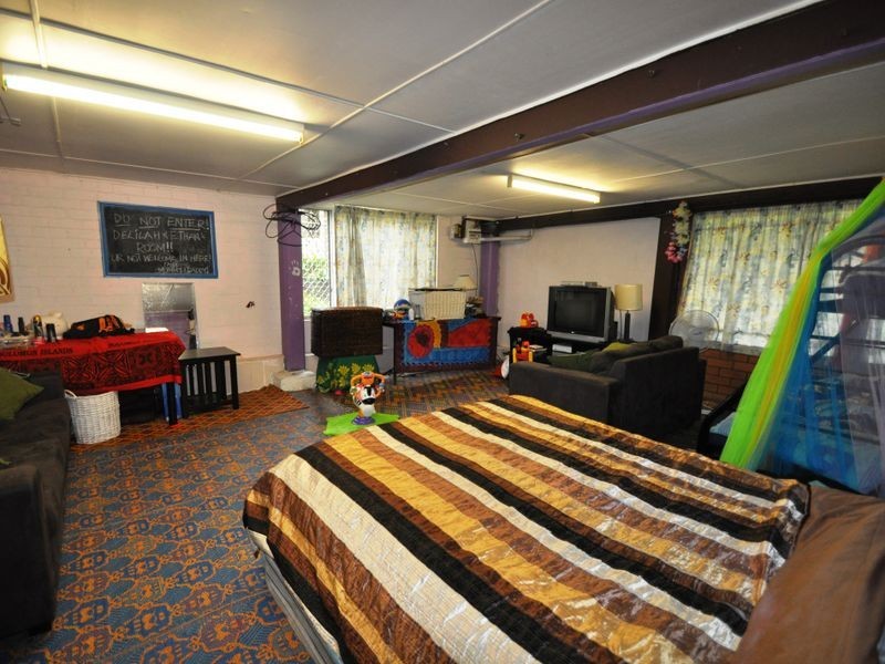 8 George St, Kingston QLD 4114