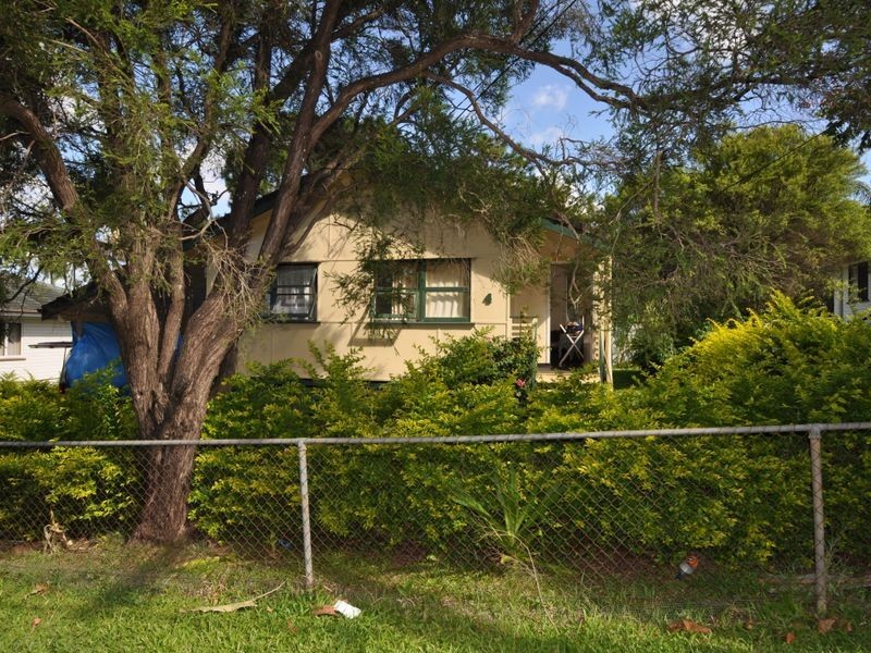 4 Arthur Street, Woodridge QLD 4114