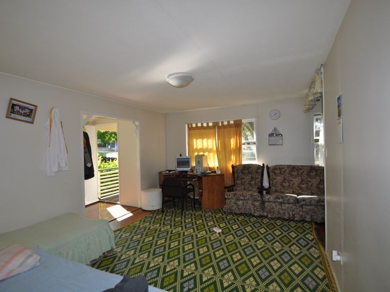 4 Arthur Street, Woodridge QLD 4114
