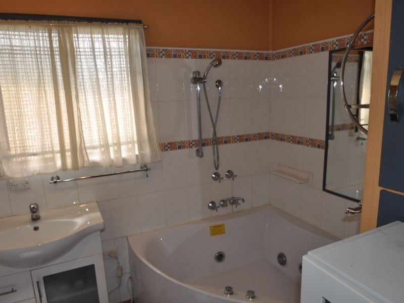 1 Carcoola Street, Kingston QLD 4114