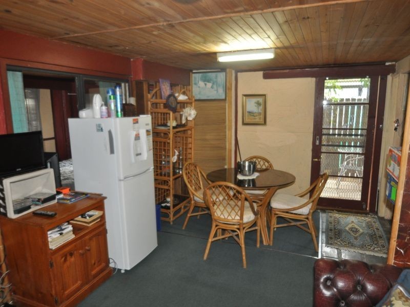 1 Carcoola Street, Kingston QLD 4114