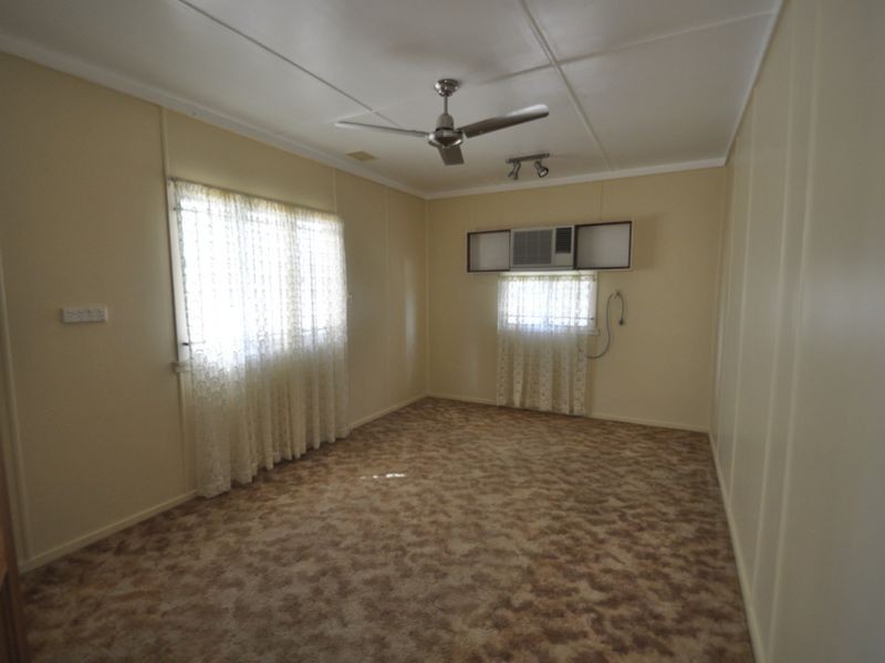 86 Railway Parade, Woodridge QLD 4114
