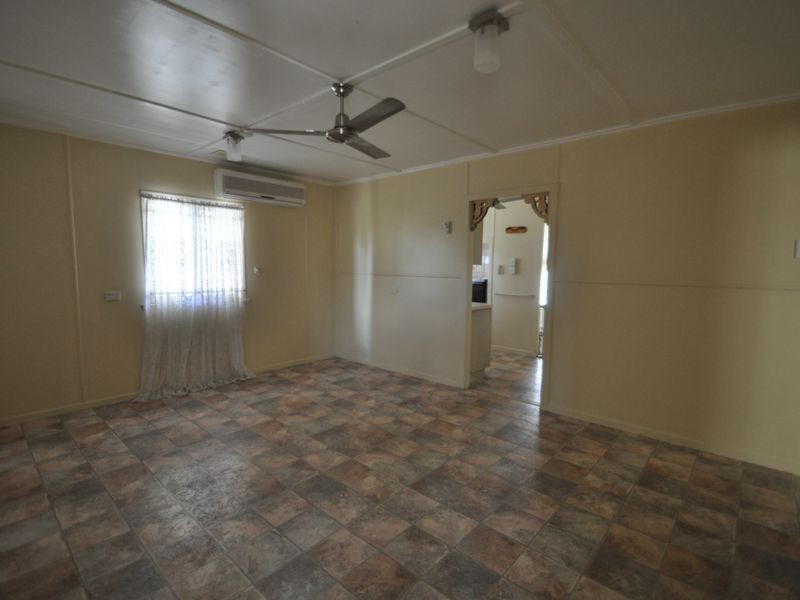 86 Railway Parade, Woodridge QLD 4114