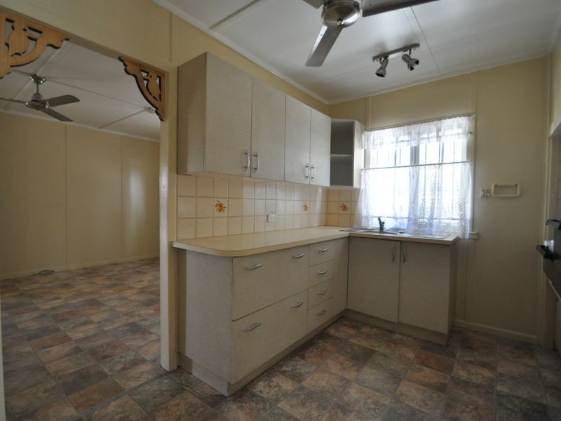 86 Railway Parade, Woodridge QLD 4114