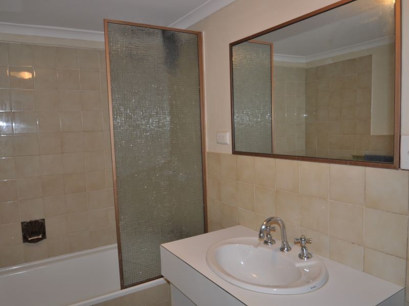 1/6 Cowper Avenue, Eagleby QLD 4207