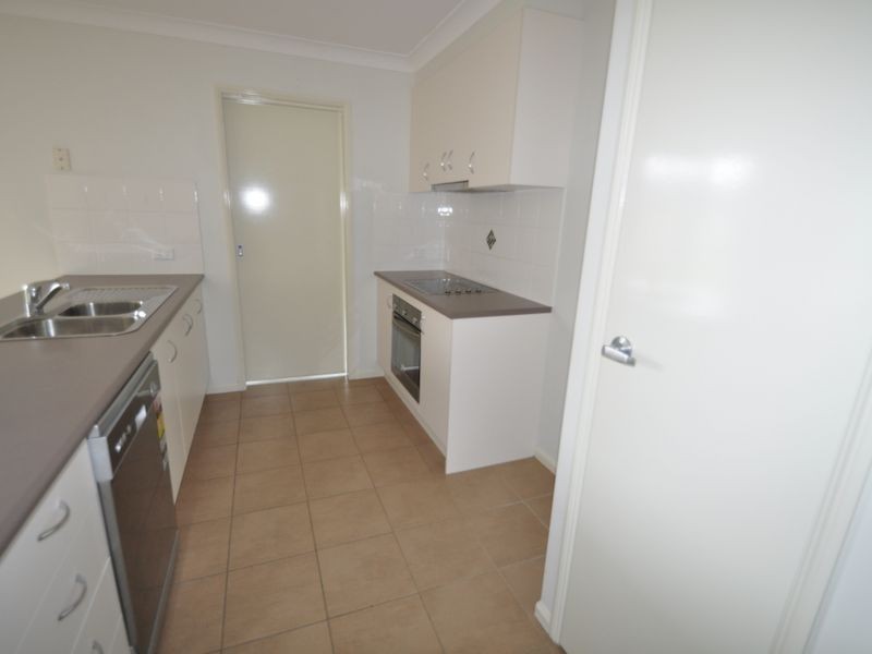 8 Stoneleigh Way, Holmview QLD 4207