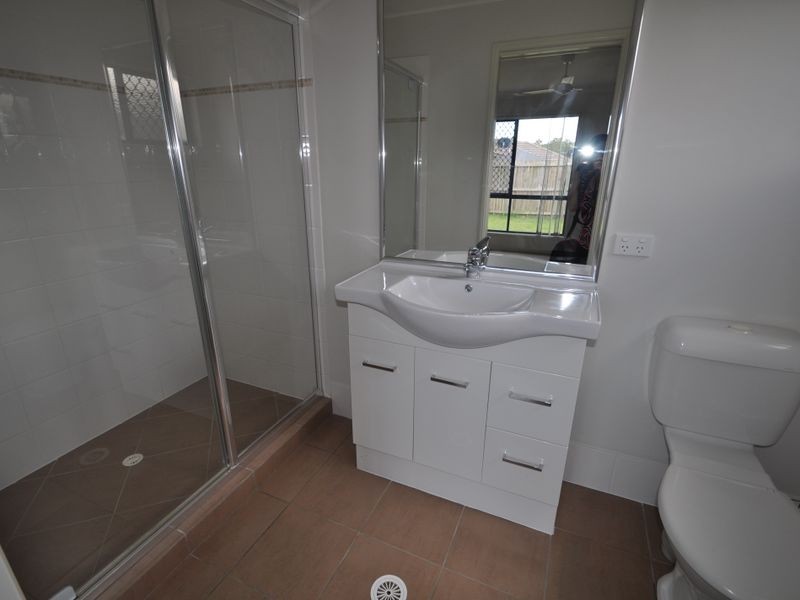 8 Stoneleigh Way, Holmview QLD 4207