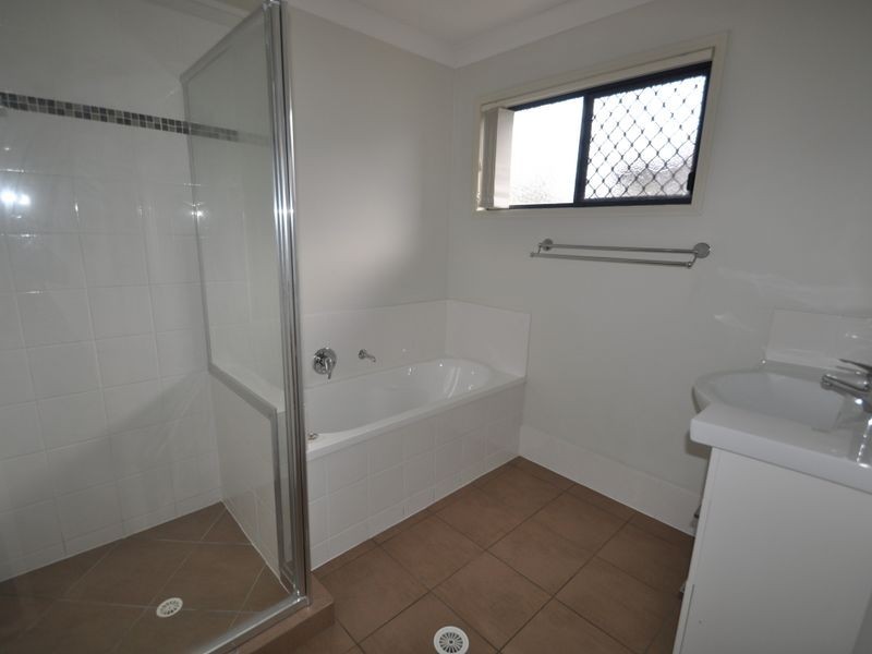 8 Stoneleigh Way, Holmview QLD 4207