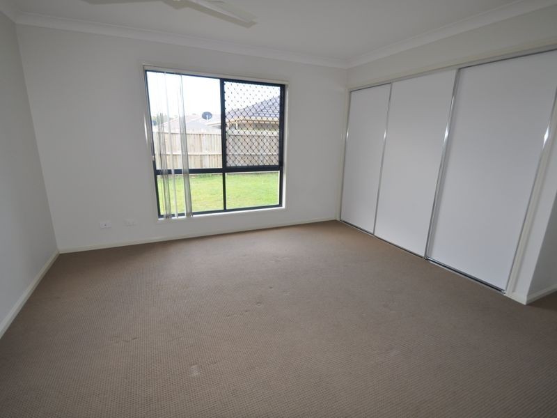 8 Stoneleigh Way, Holmview QLD 4207